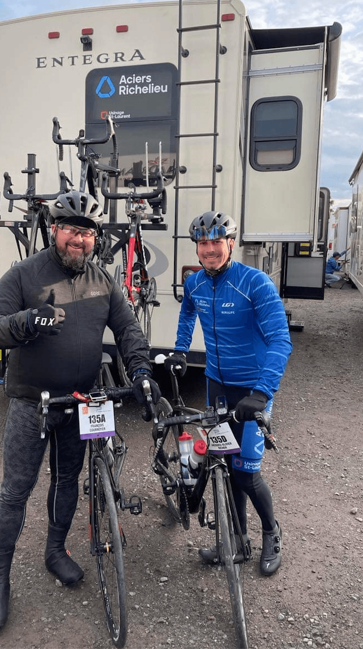 Équipe de cyclistes prêts à faire le Grand défi Pierre-Lavoie en 2023